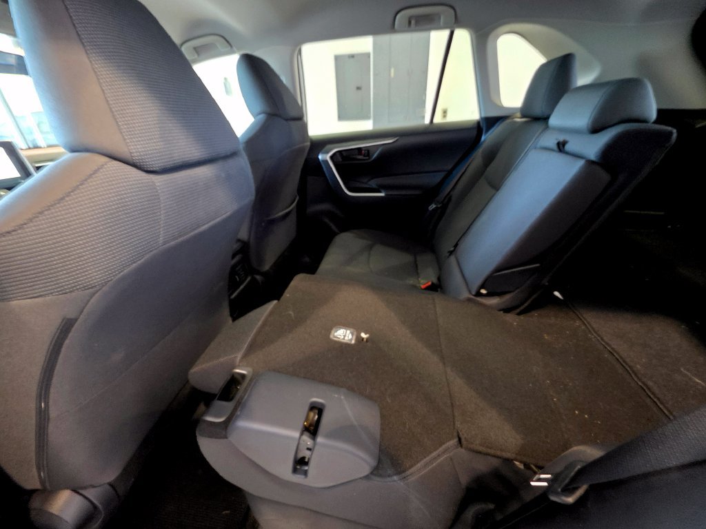 Used 2025 Toyota RAV4 LE AWD/4WD image 30