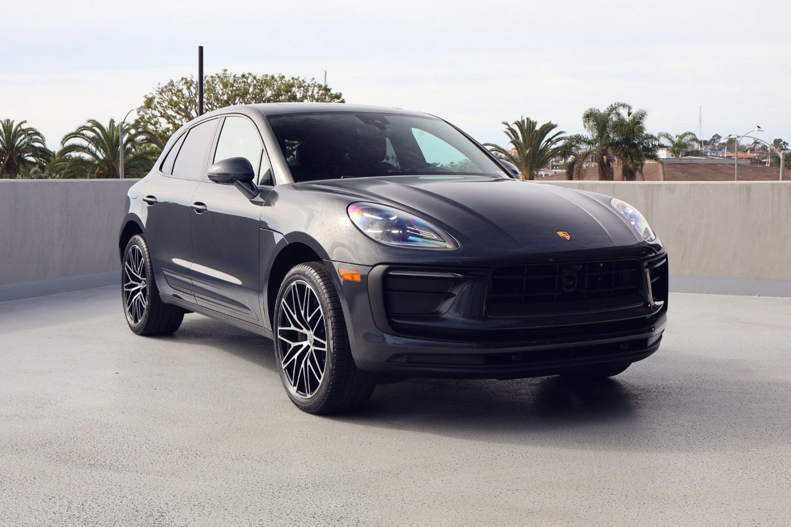 Certified 2025 Porsche Macan image 7