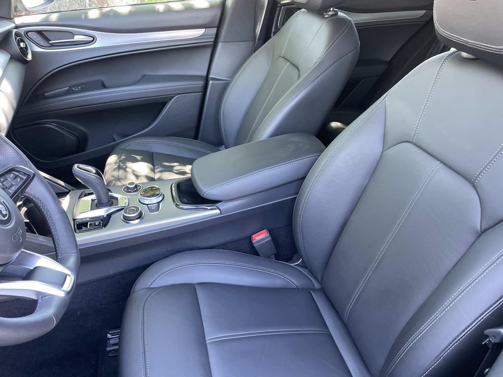 Used 2025 Alfa Romeo Stelvio Sprint AWD/4WD image 23