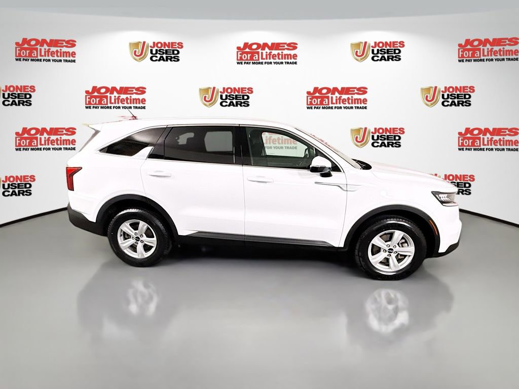 Used 2022 Kia Sorento LX image 16