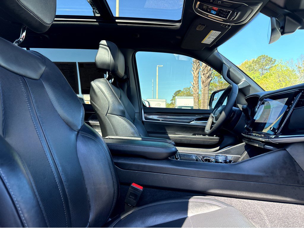 Used 2024 Jeep Wagoneer w/ Premium Group I image 14