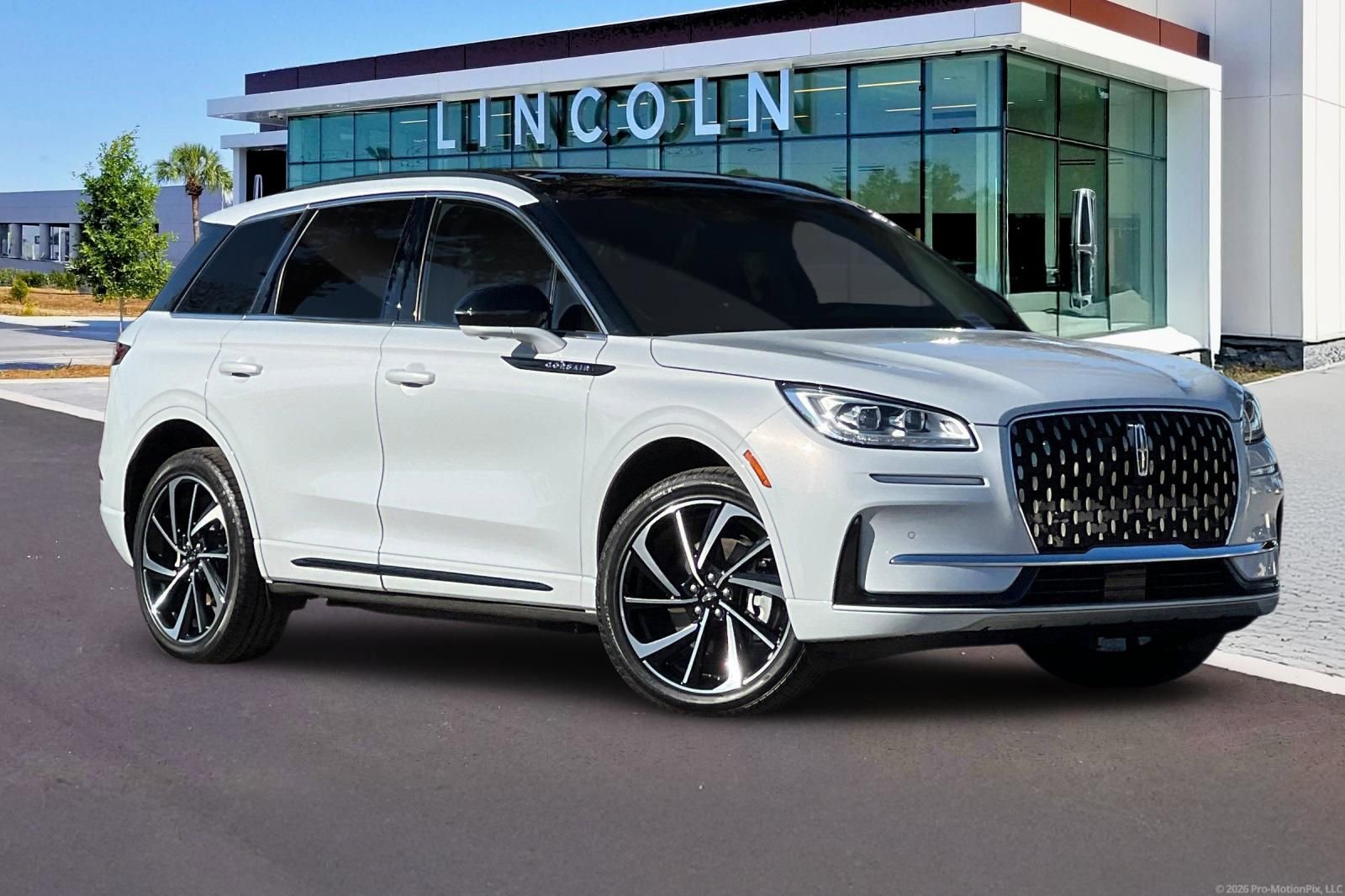 Certified 2025 Lincoln Corsair Grand Touring w/ Equipment Group 301A AWD/4WD image 2