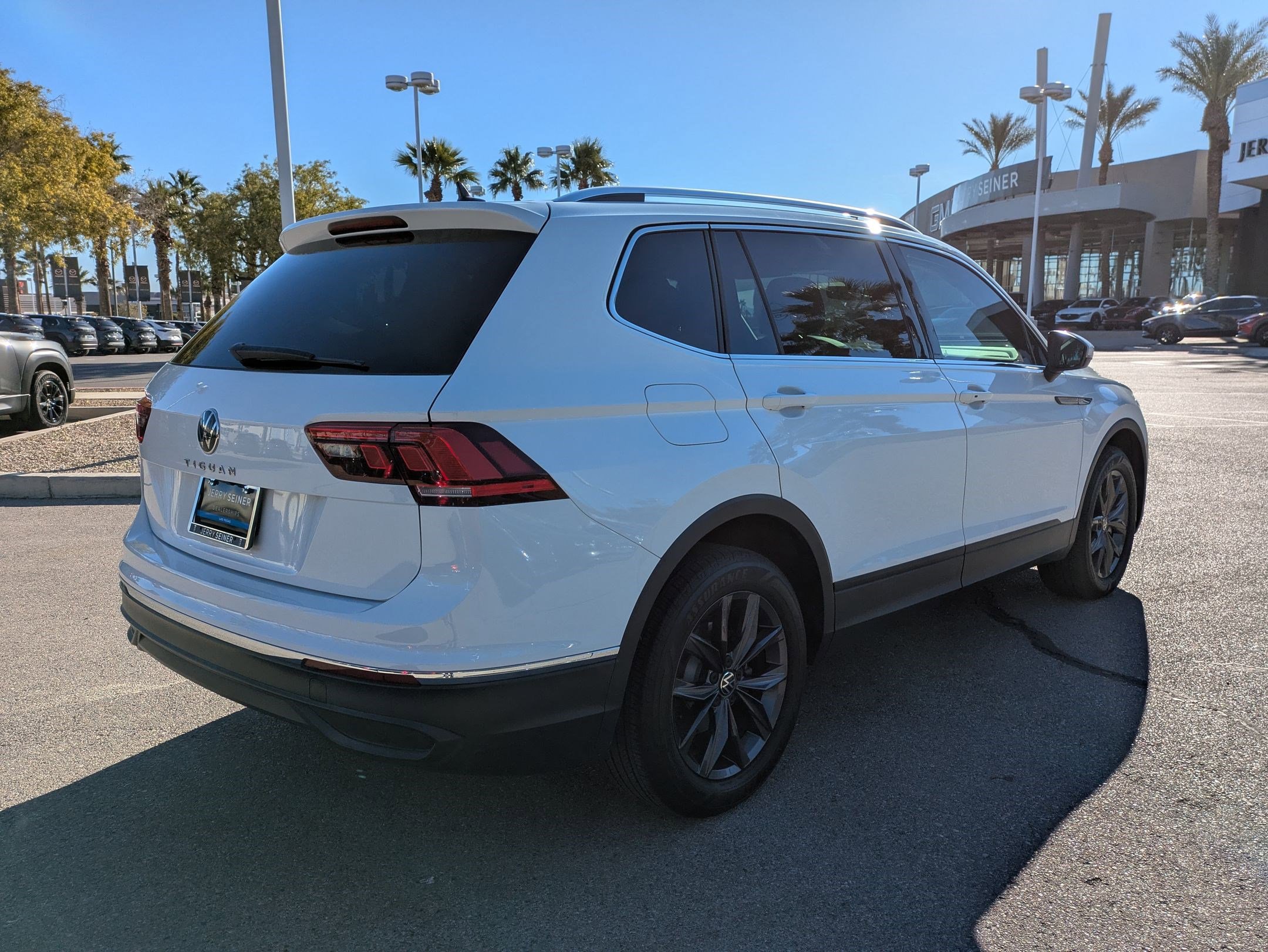 Used 2022 Volkswagen Tiguan SE image 5