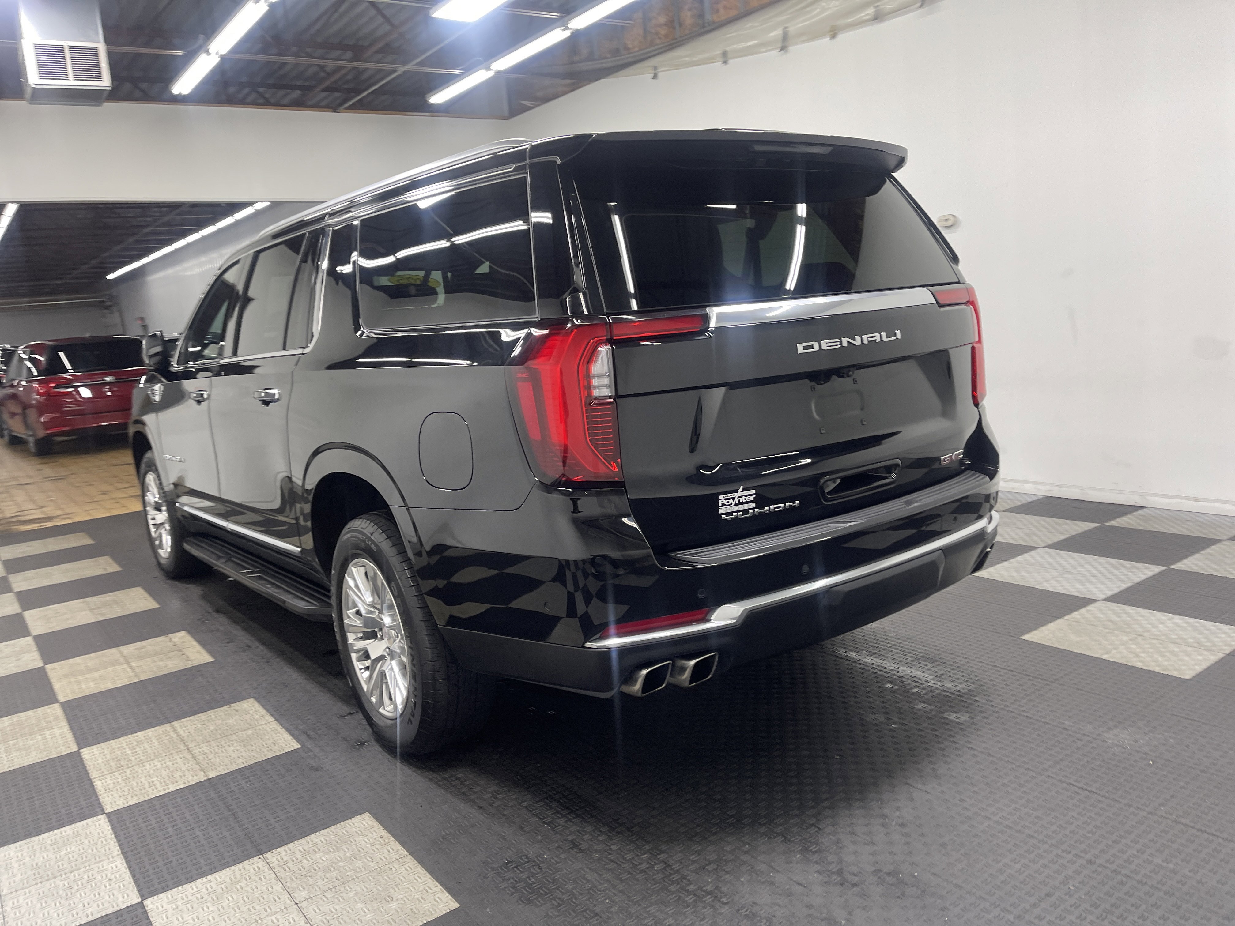 Used 2025 GMC Yukon XL Denali image 2