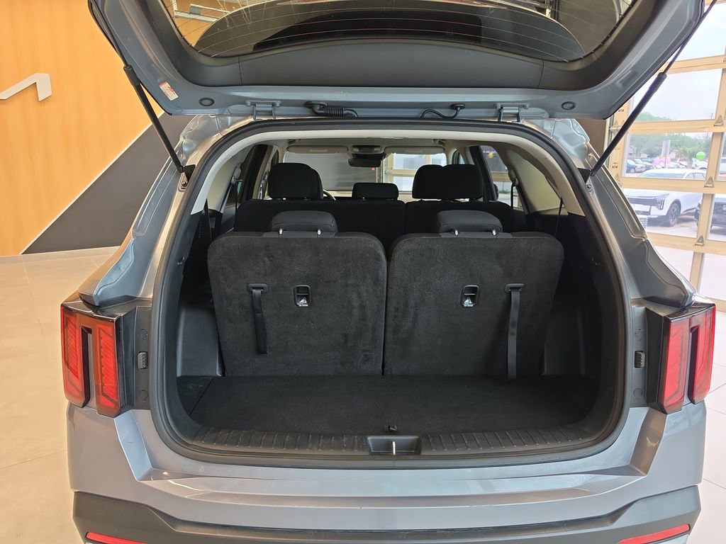 Certified 2025 Kia Sorento LX FWD image 29
