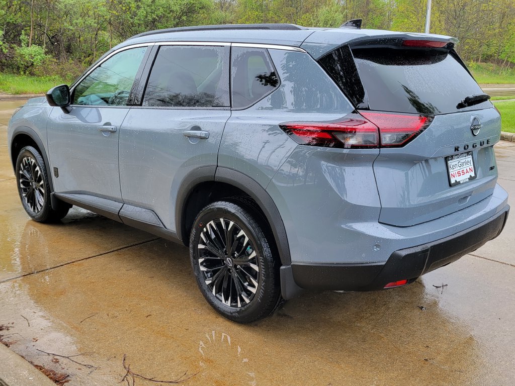 New 2026 Nissan Rogue Dark Armor AWD/4WD image 4
