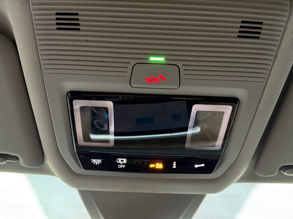 Used 2025 Volkswagen Atlas SE image 19