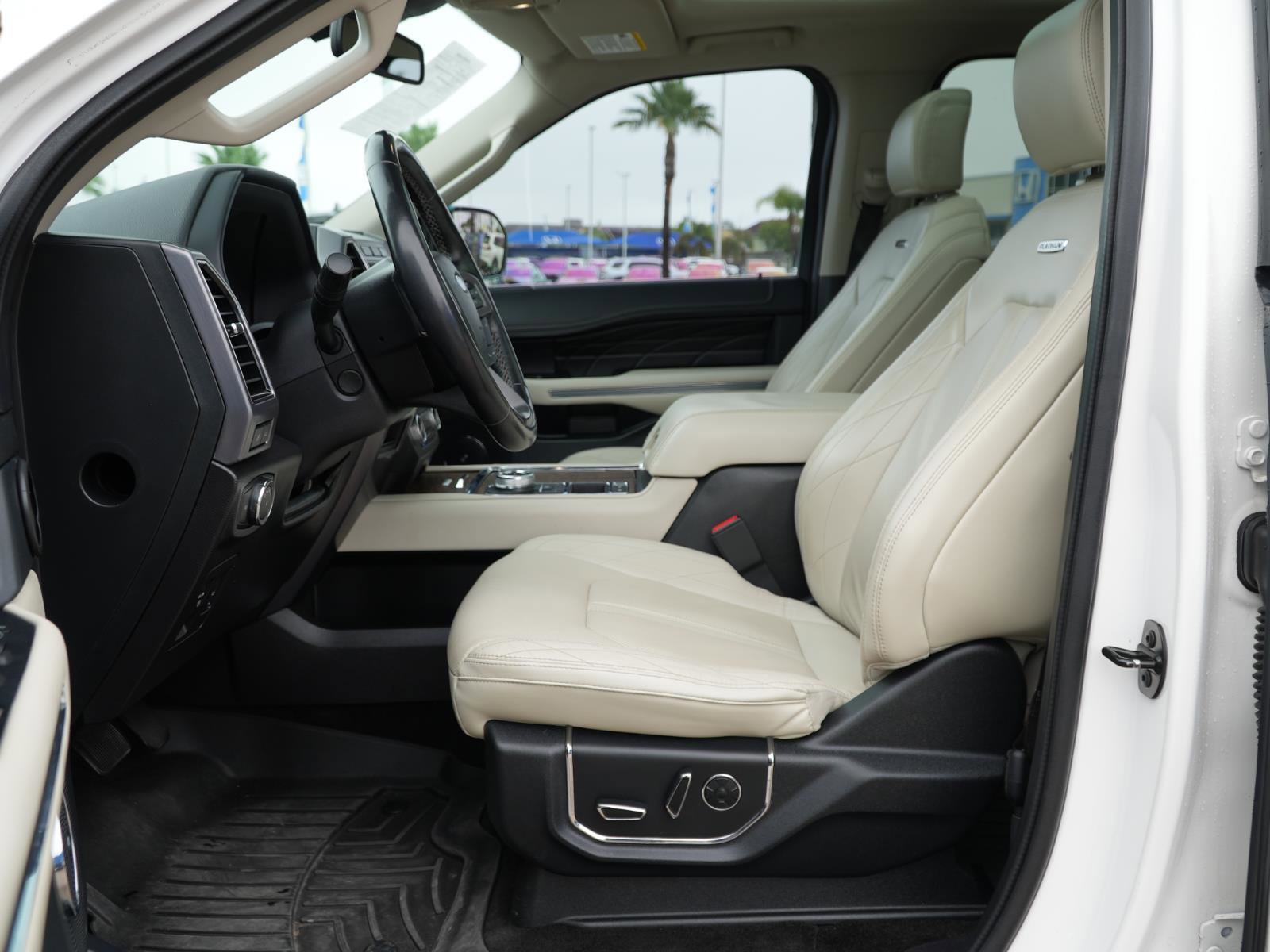 Used 2018 Ford Expedition Platinum image 16