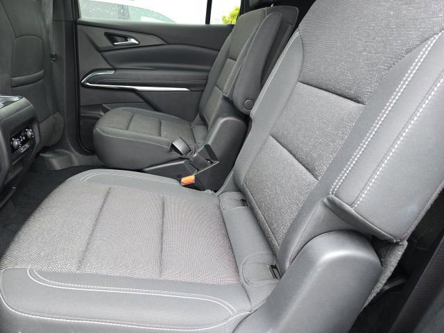Used 2025 Chevrolet Traverse LT image 10