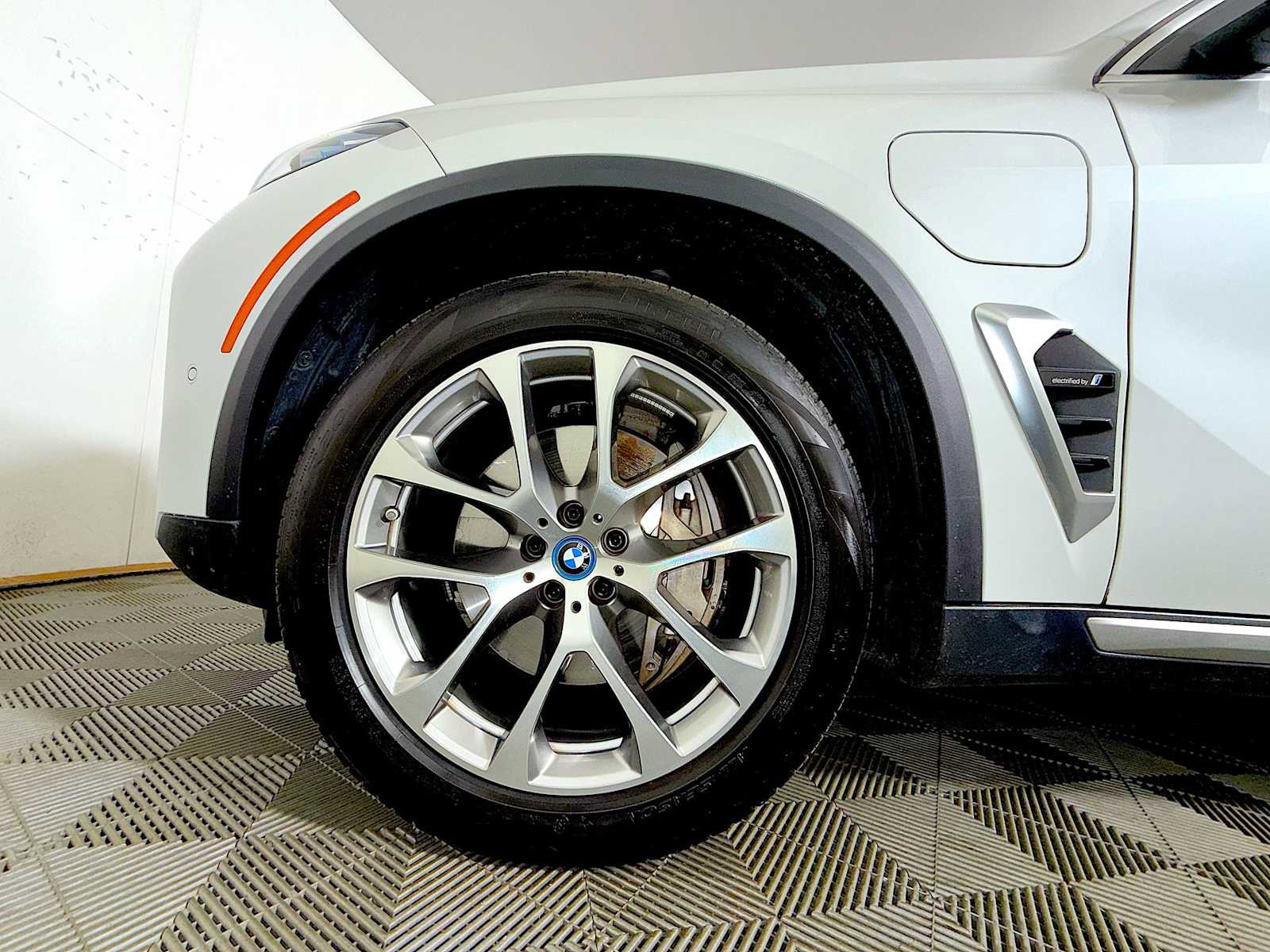 Certified 2024 BMW X5 xDrive50e w/ Premium Package image 8