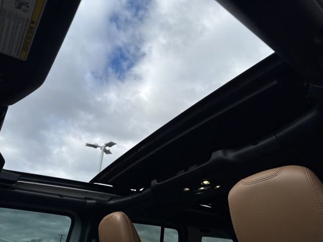 Used 2023 Jeep Wrangler Unlimited Sahara w/ Cold Weather Group AWD/4WD image 32