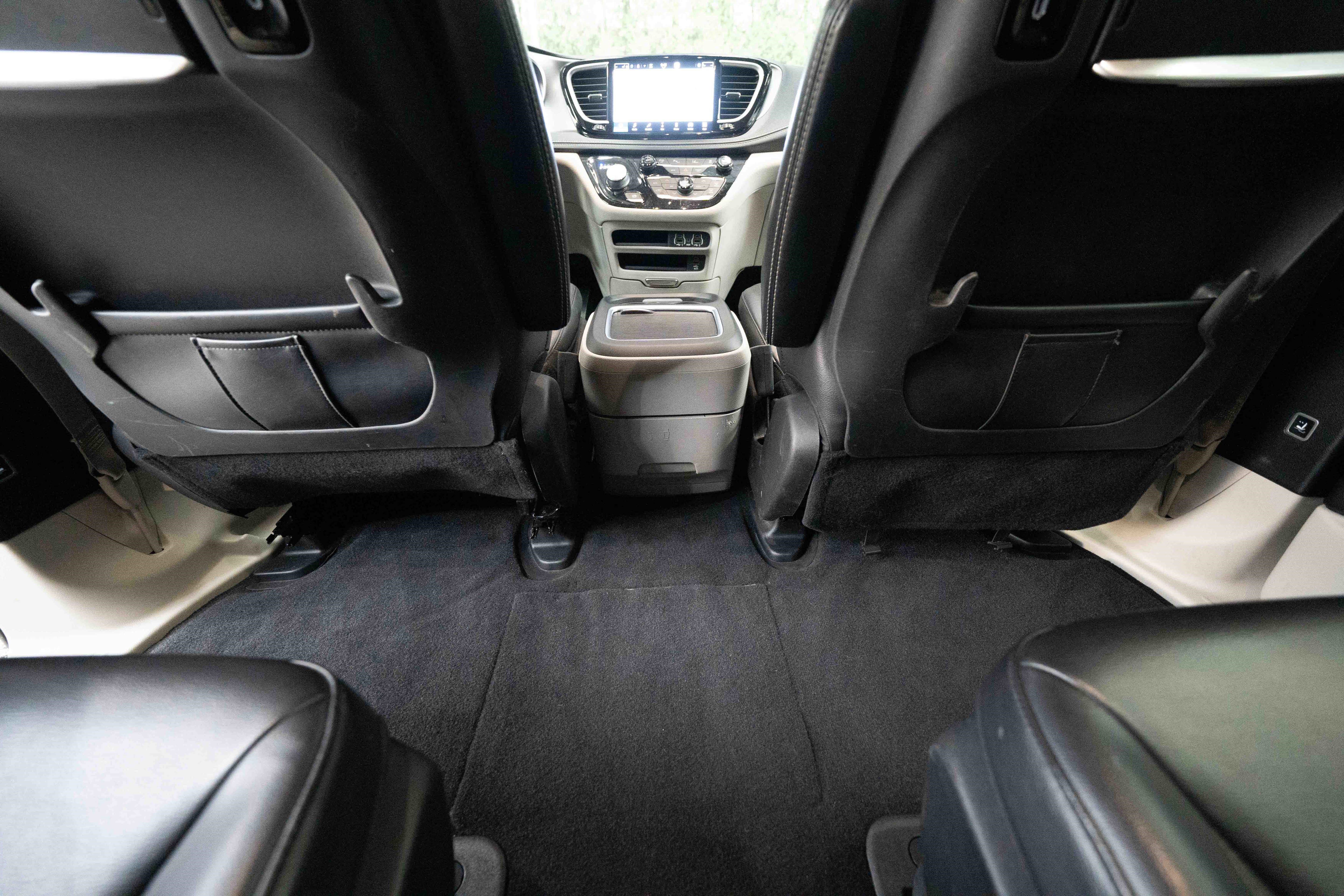 Used 2022 Chrysler Pacifica Touring-L w/ Uconnect Theater Family Group image 22