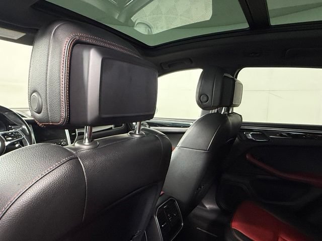 Used 2018 Porsche Macan AWD/4WD image 24