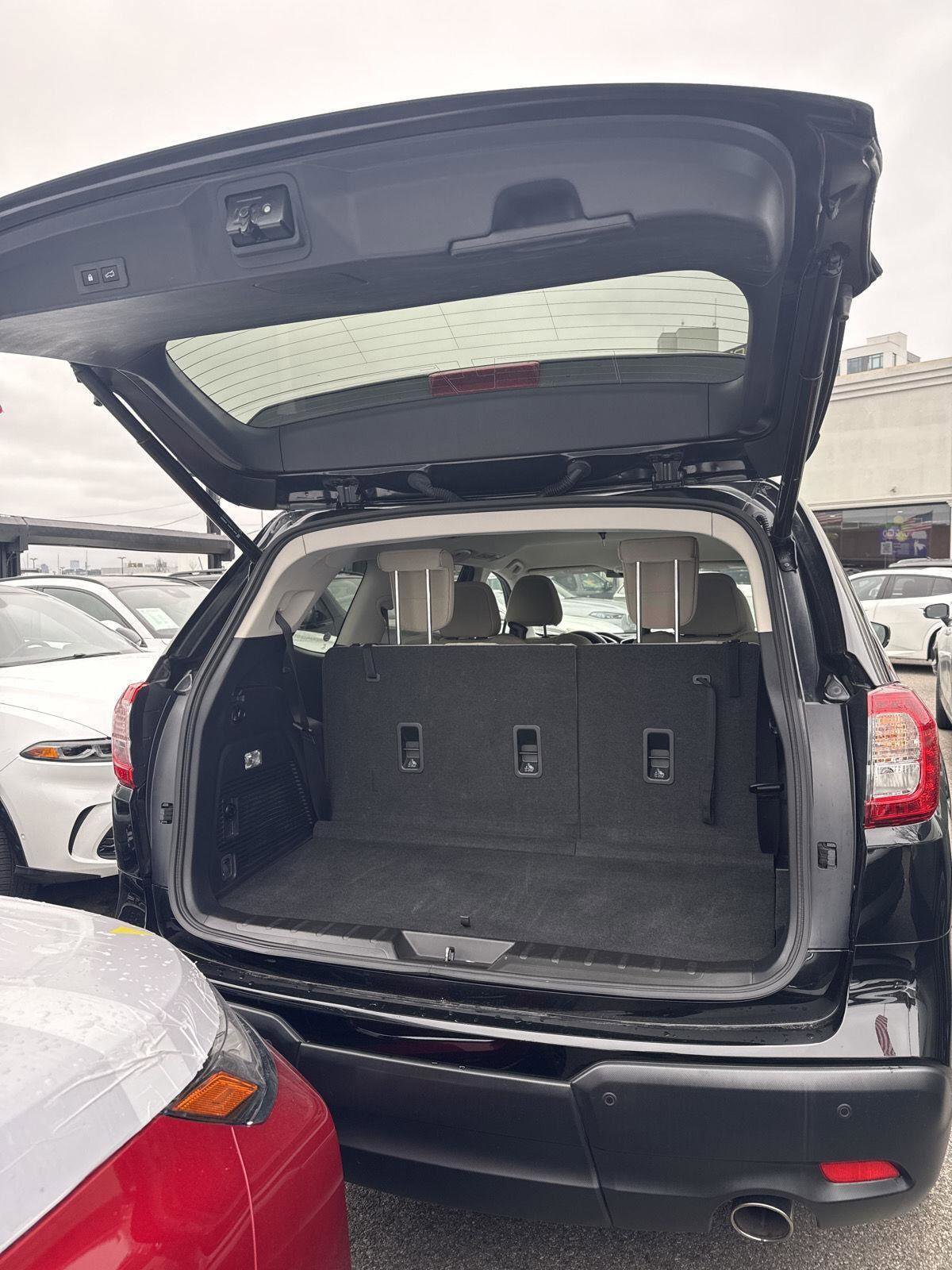 Used 2024 Subaru Ascent Premium w/ Convenience Package image 5