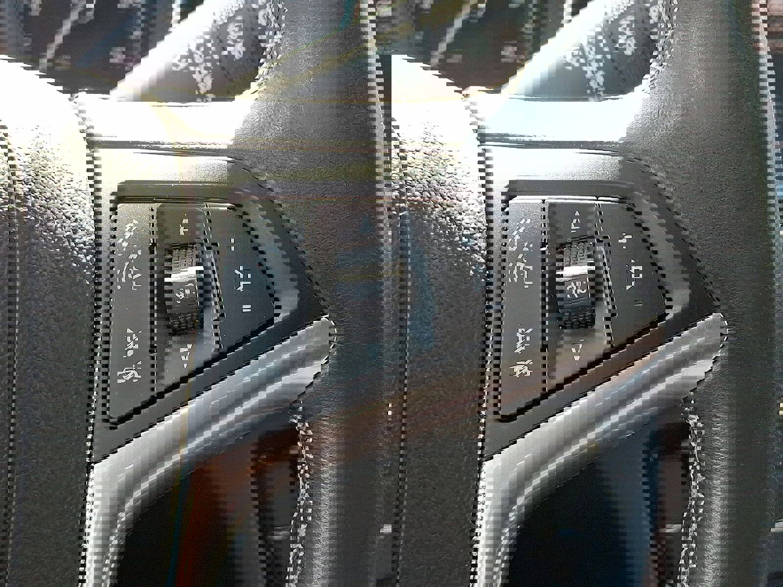 Certified 2022 Buick Encore Preferred w/ Safety Package image 18