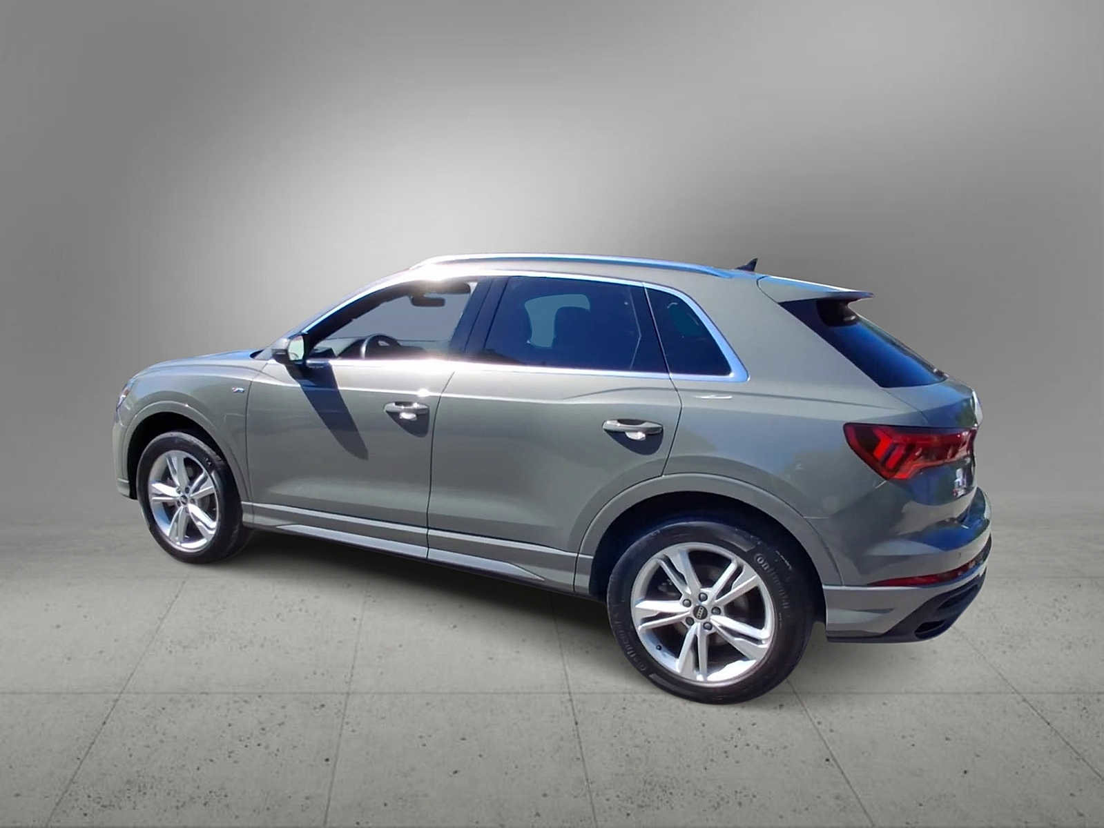 Used 2023 Audi Q3 2.0T Premium w/ Convenience Package AWD/4WD image 6