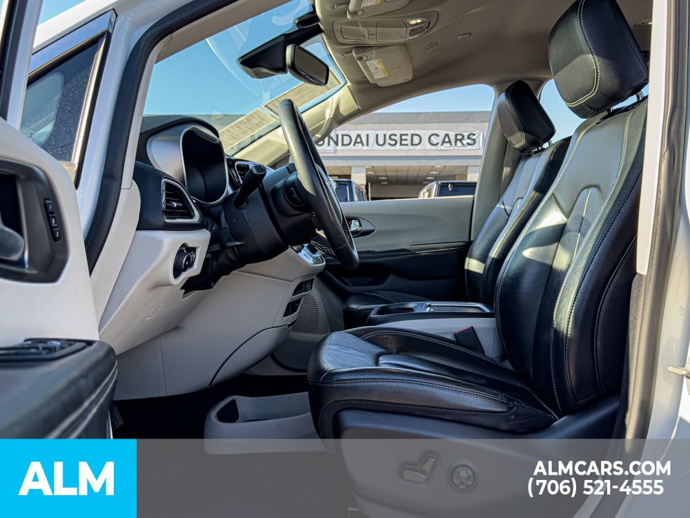 Used 2022 Chrysler Pacifica Touring-L FWD image 11