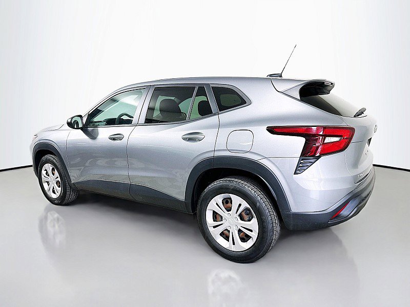 Used 2024 Chevrolet Trax LS FWD image 5