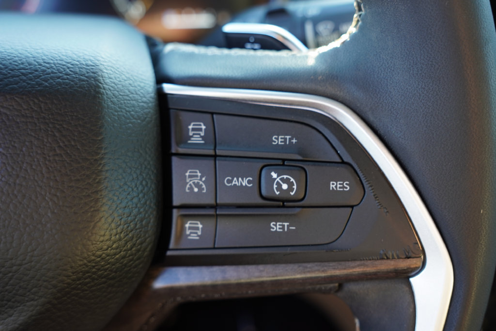 Certified 2025 Jeep Grand Cherokee Limited w/ Luxury Tech Group II AWD/4WD image 33