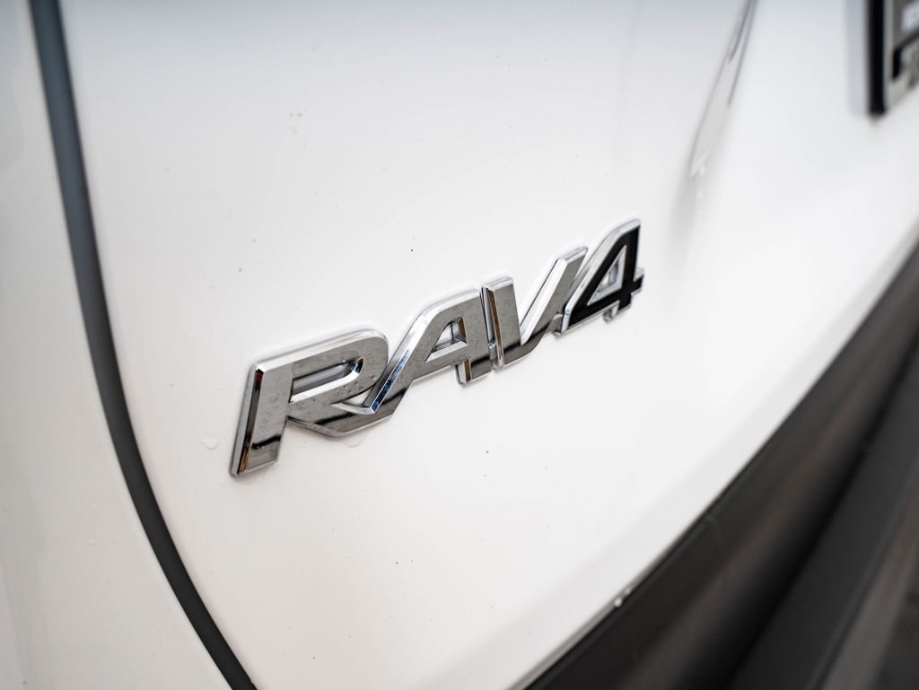 Used 2025 Toyota RAV4 LE AWD/4WD image 15