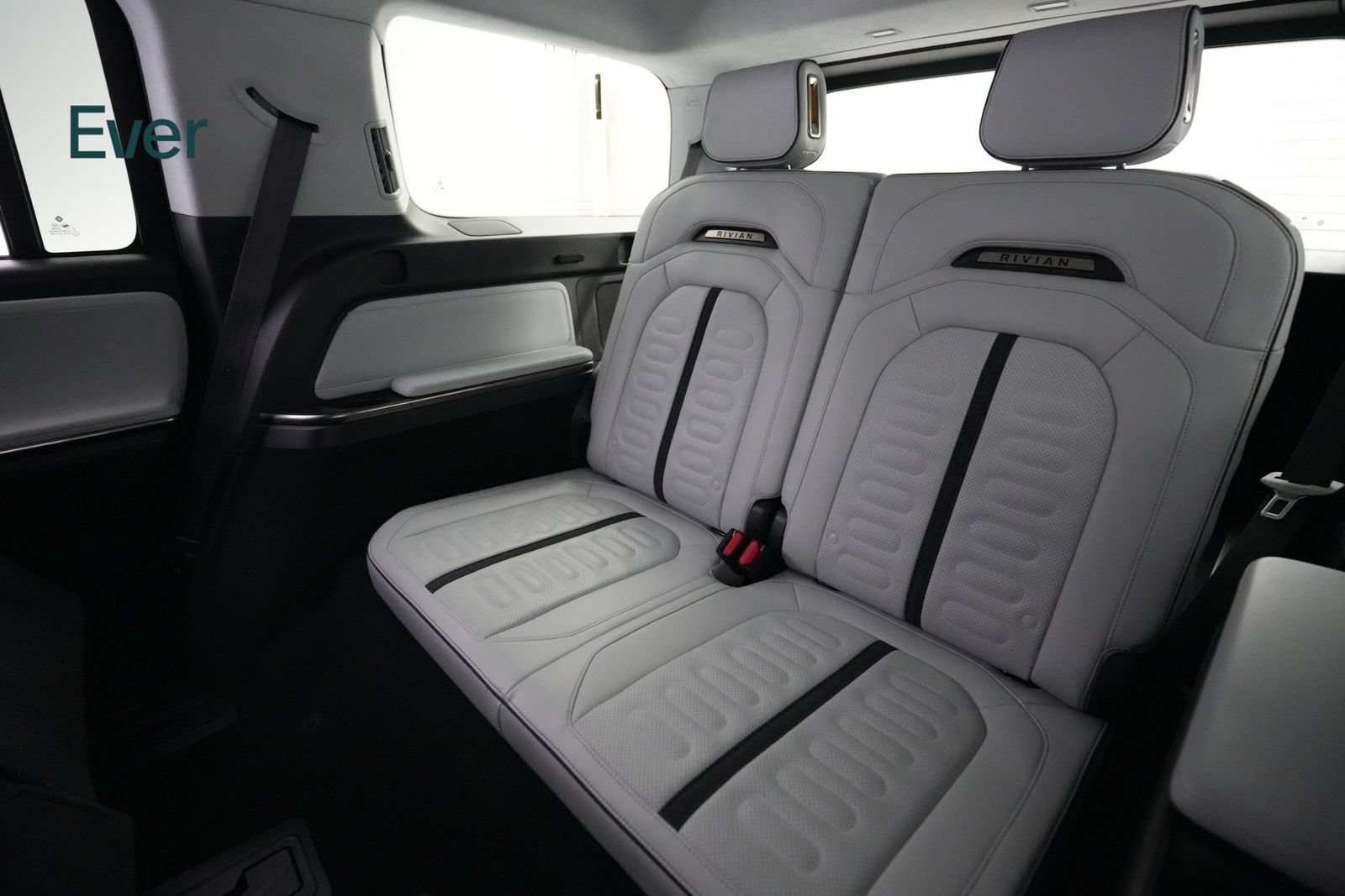 Used 2023 Rivian R1S Adventure AWD/4WD image 25