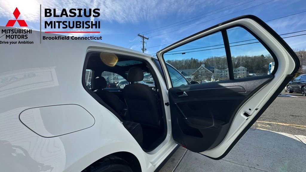 Used 2018 Volkswagen GTI SE image 22