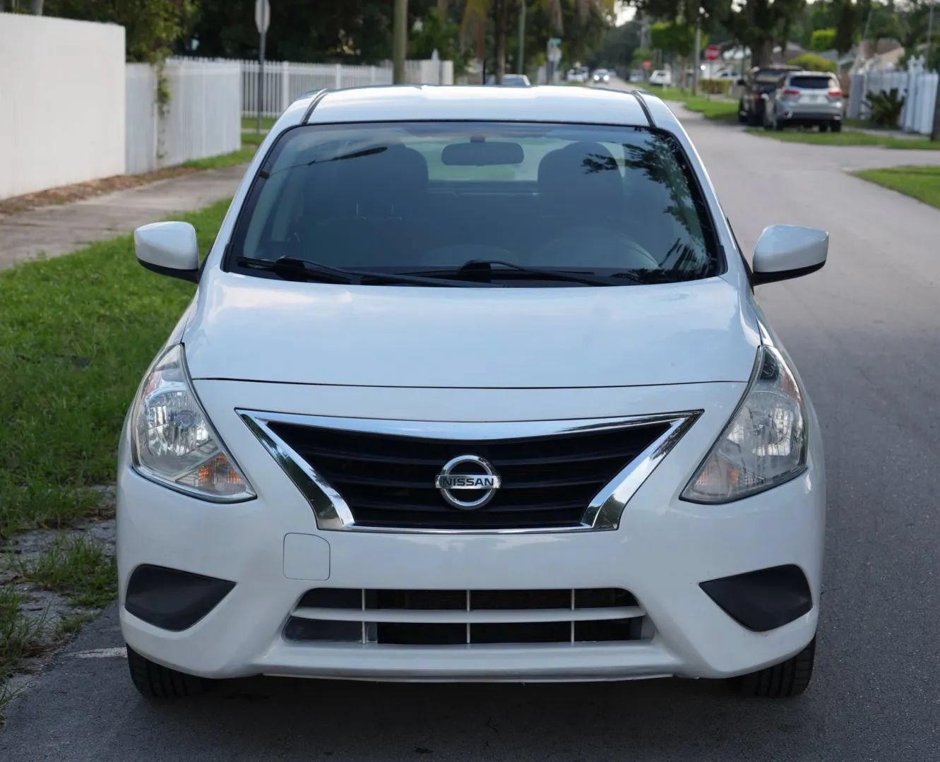 Used 2018 Nissan Versa SV FWD image 5