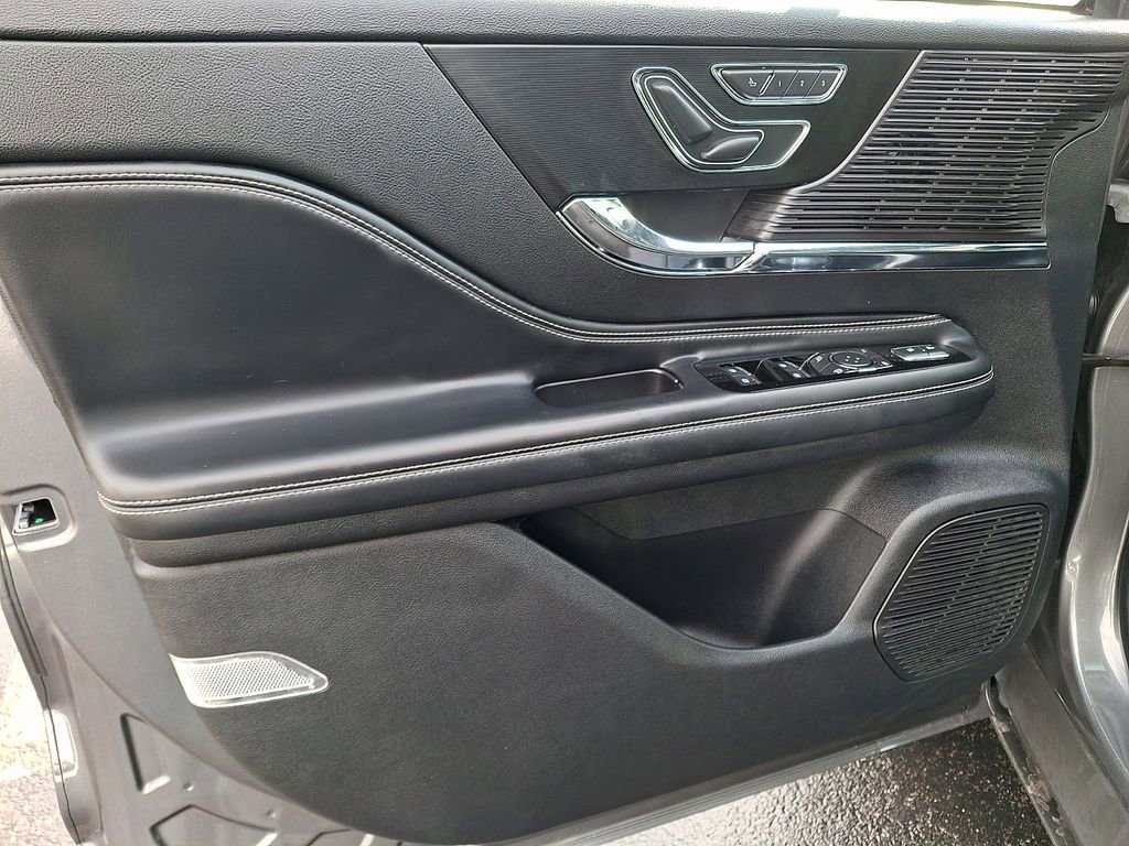 Used 2022 Lincoln Corsair AWD w/ Premium Package image 14