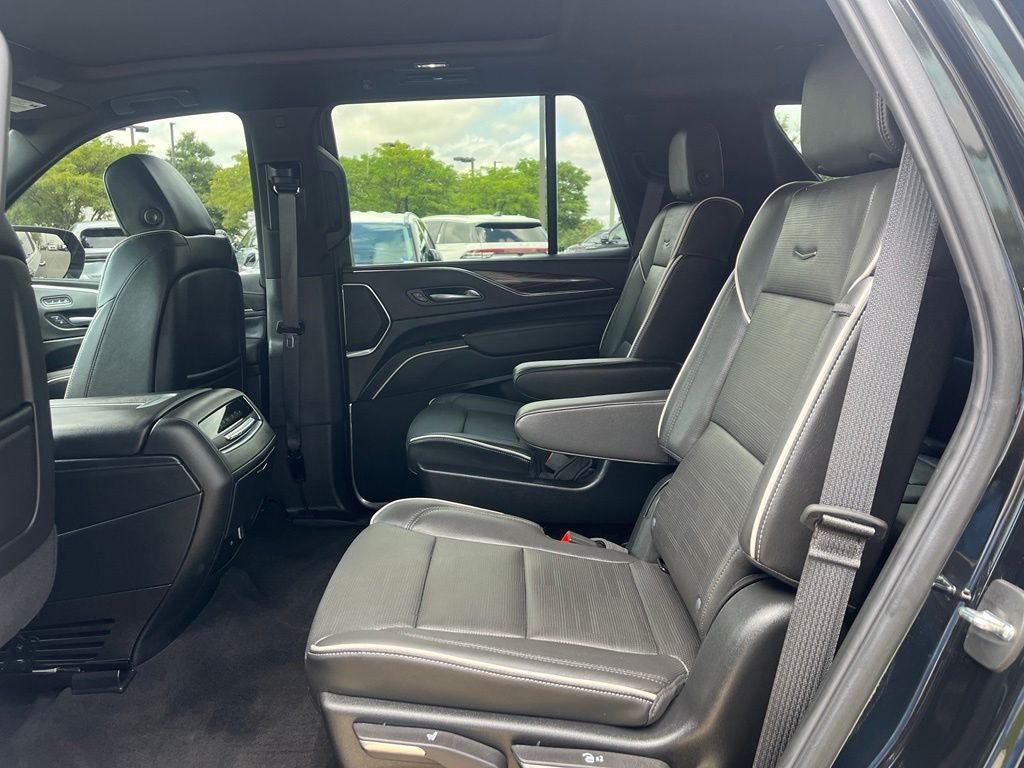 Used 2024 Cadillac Escalade Premium Luxury AWD/4WD image 13