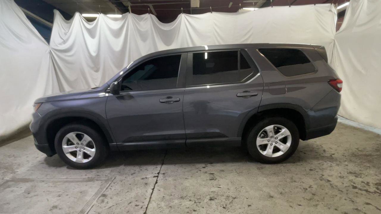 Used 2023 Honda Pilot LX image 5