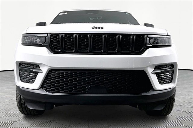 Used 2025 Jeep Grand Cherokee Altitude w/ Trailer Tow Package image 2