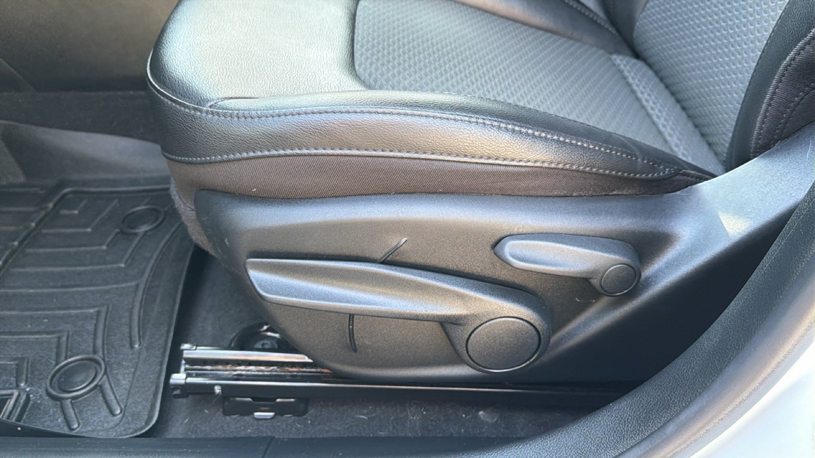 Used 2022 Jeep Compass Latitude FWD image 14