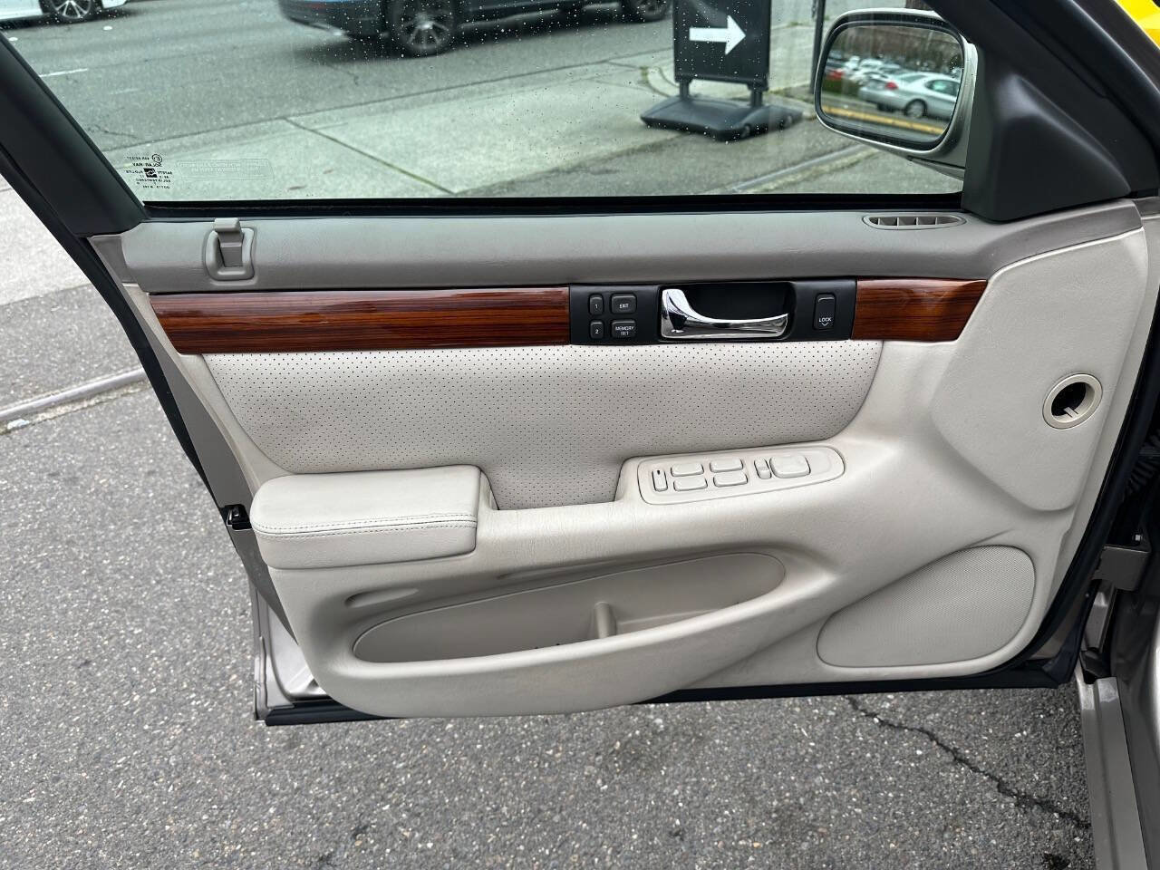 Used 2001 Cadillac Seville STS w/ Luxury Pkg image 34