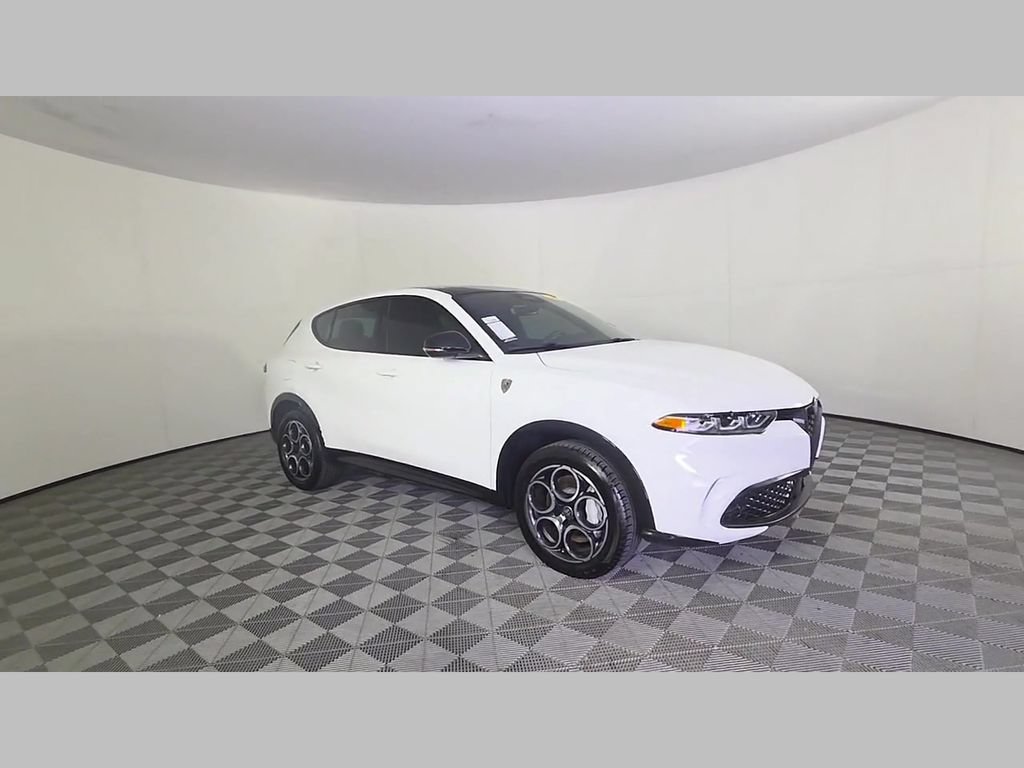 Used 2025 Alfa Romeo Tonale w/ Premium Package AWD/4WD image 53