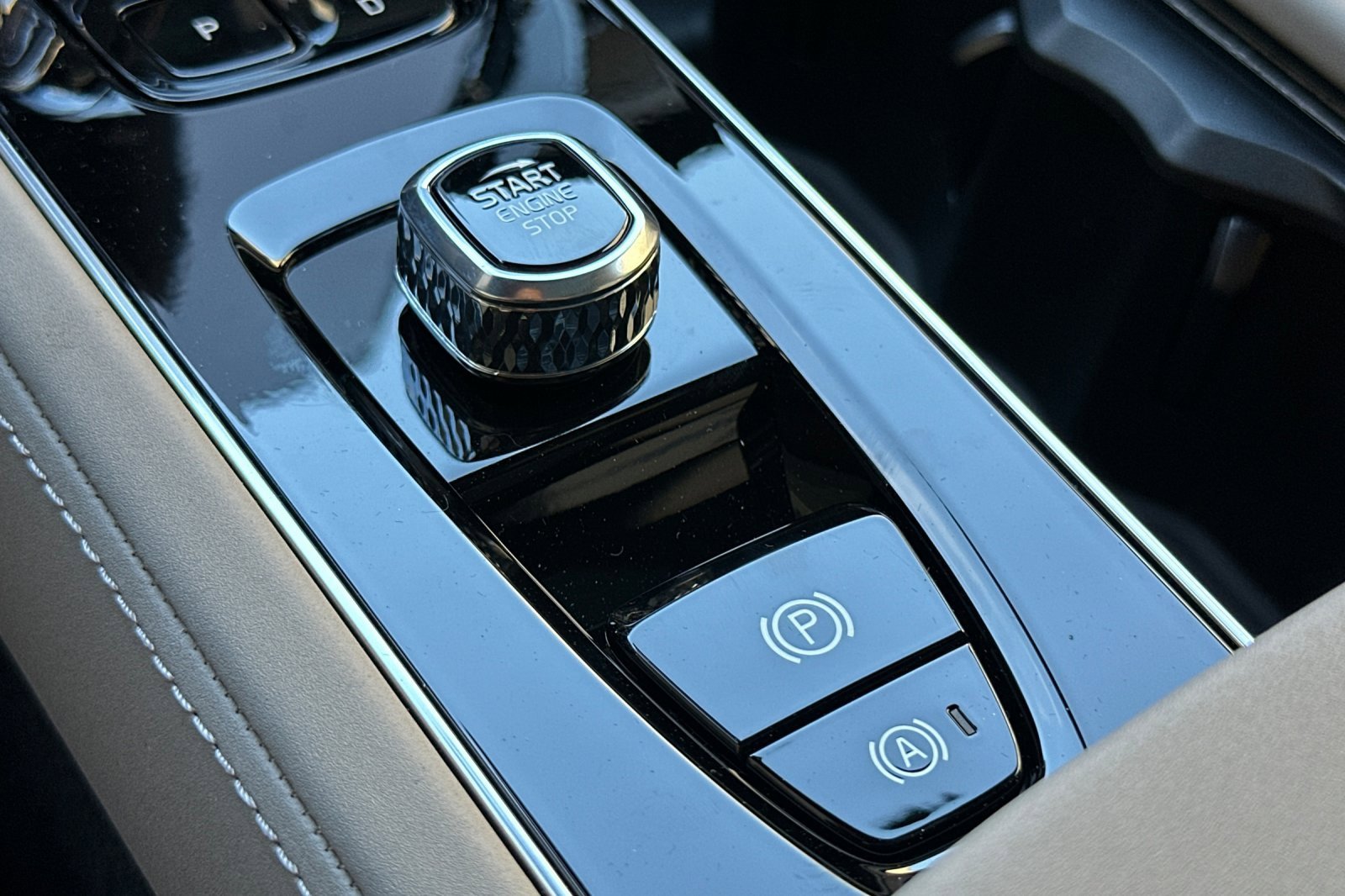 New 2026 Volvo XC90 B6 Plus w/ Protection Package Premier image 27