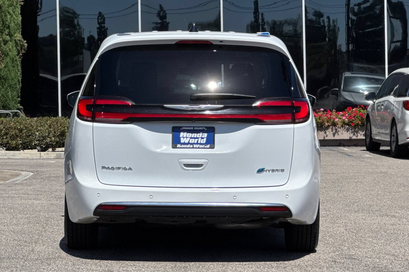 Used 2023 Chrysler Pacifica Touring-L FWD image 5