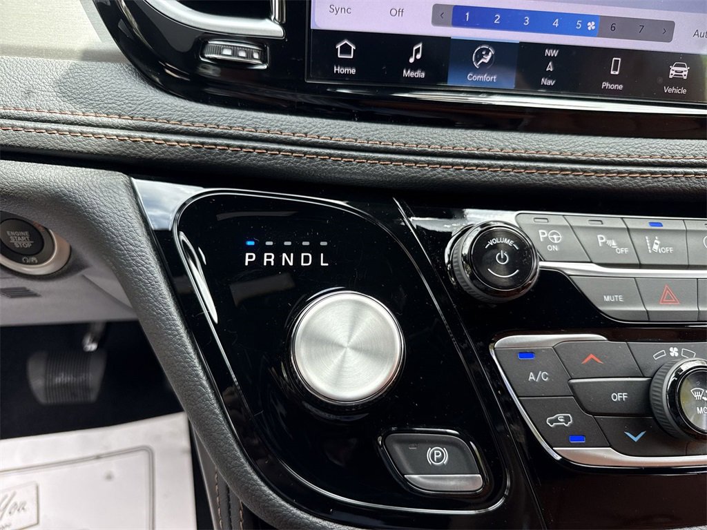 New 2025 Chrysler Pacifica Pinnacle image 21
