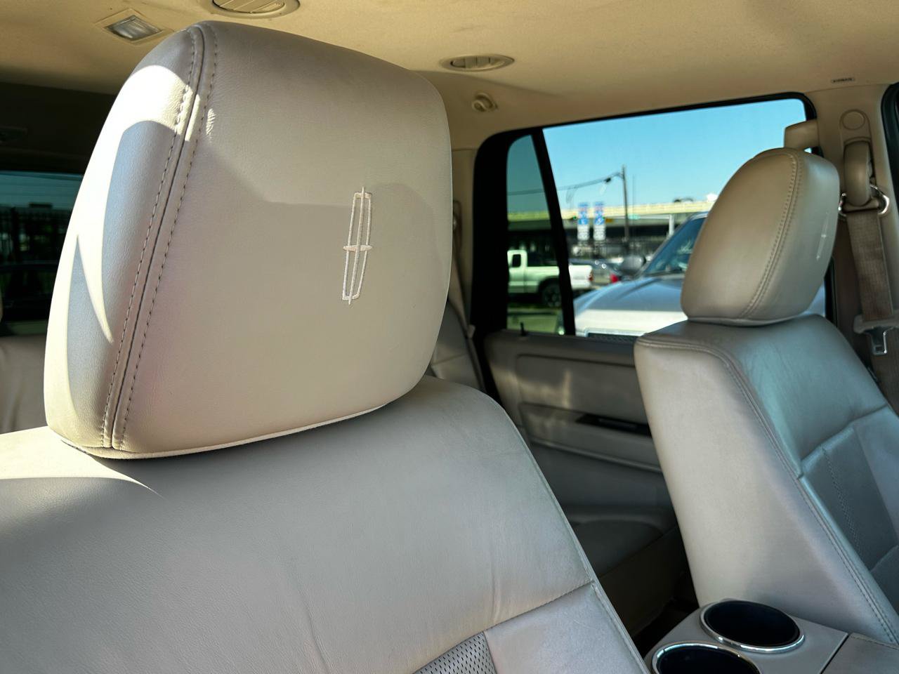 Used 2012 Lincoln Navigator 2WD image 29