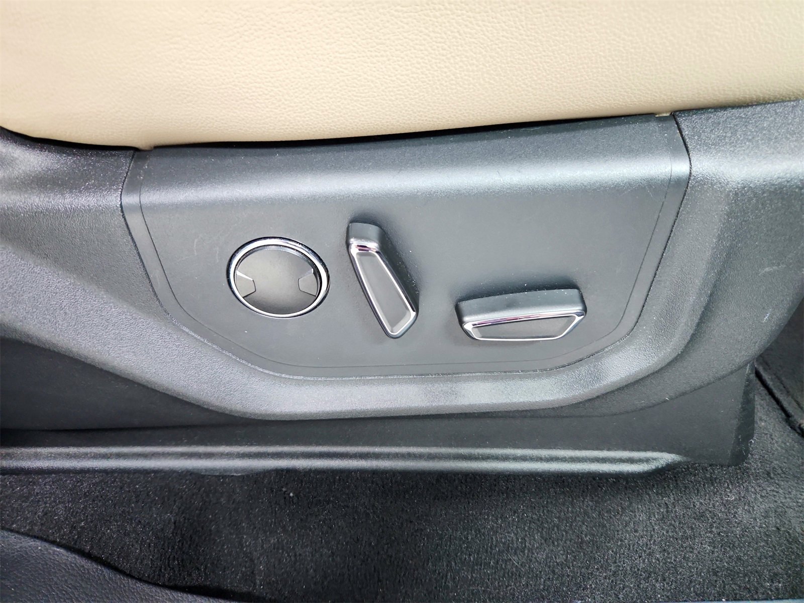 Used 2024 Ford Expedition Limited image 43