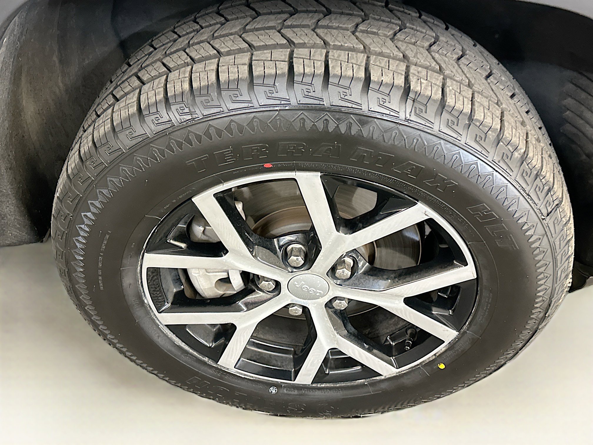 Used 2024 Jeep Grand Cherokee L Limited w/ Luxury Tech Group II image 11