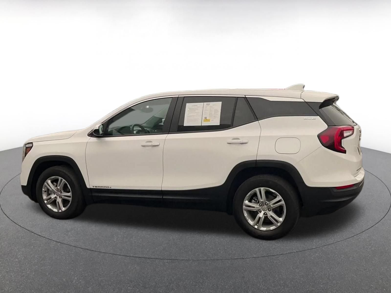 Used 2024 GMC Terrain SLE FWD image 8