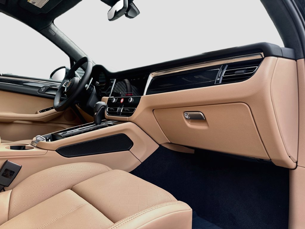New 2026 Porsche Macan AWD/4WD image 30