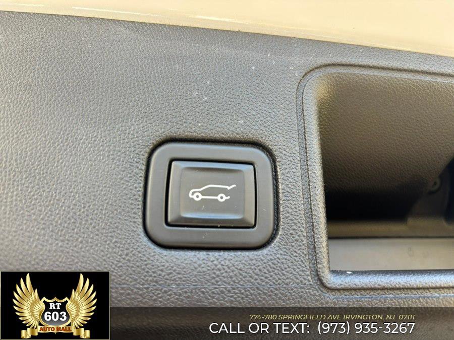 Used 2023 GMC Terrain SLT FWD image 8
