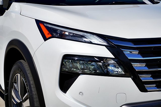 Used 2024 Nissan Rogue SL w/ SL Premium Package FWD image 12