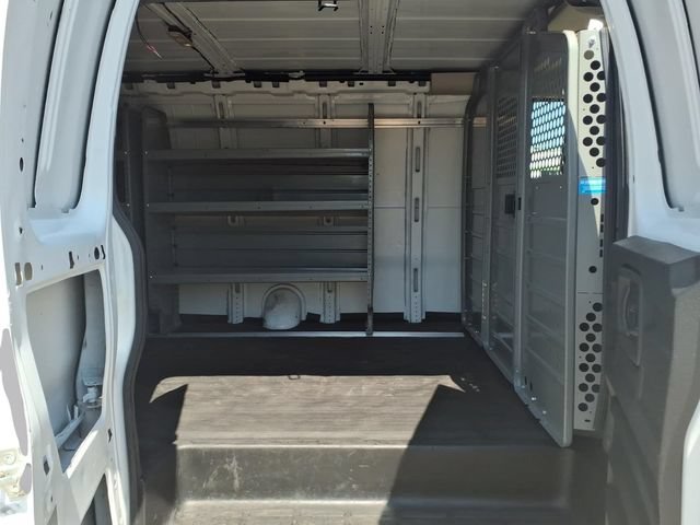 Used 2022 Chevrolet Express 3500 Extended w/ Driver Convenience Package RWD image 23