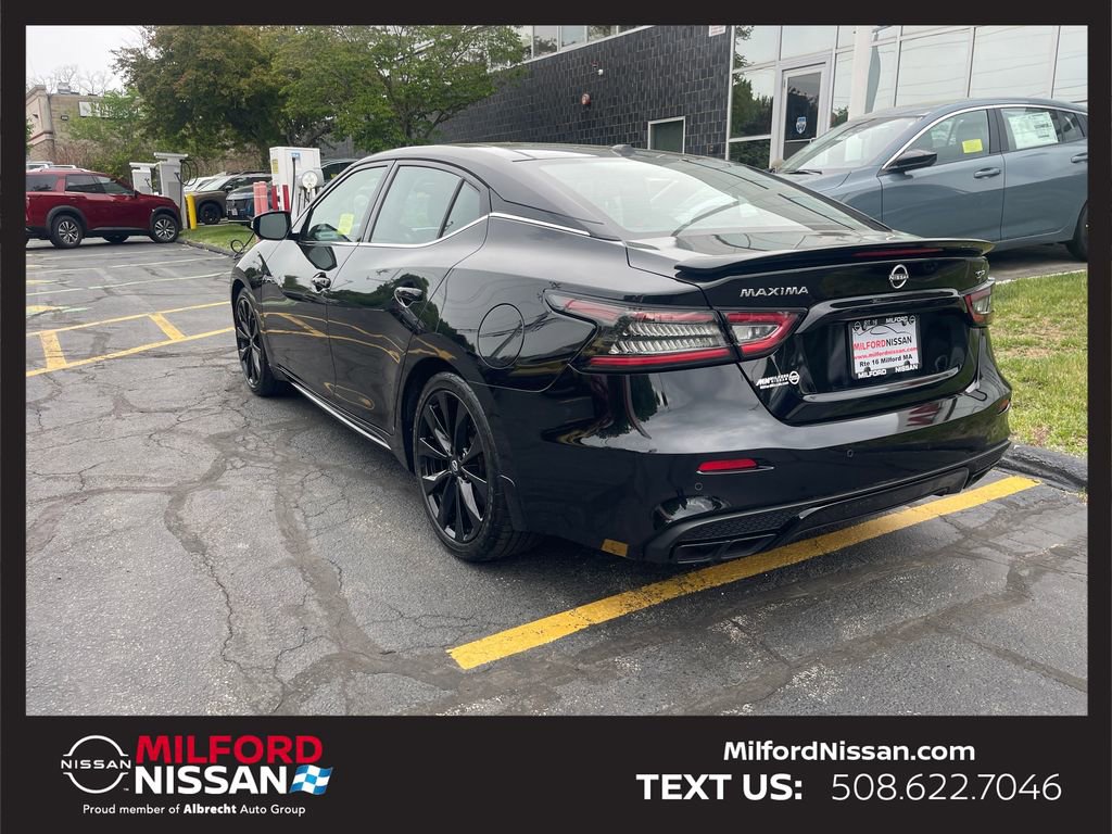 Used 2023 Nissan Maxima SR w/ Sport Mat Group FWD image 3
