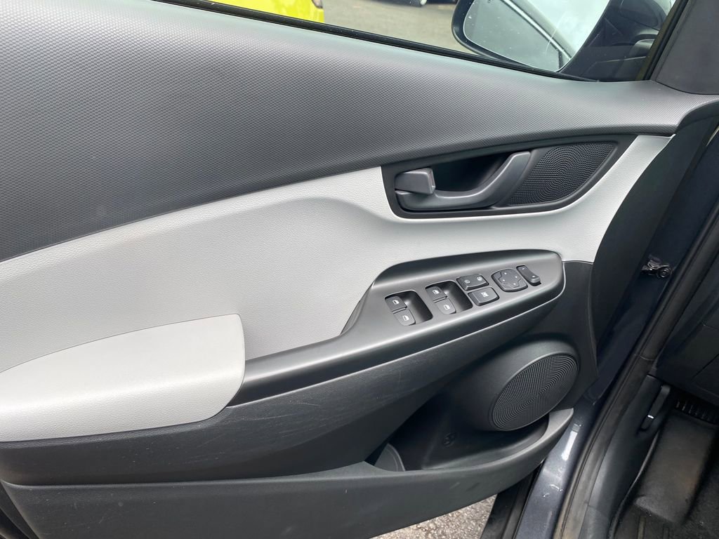 Used 2022 Hyundai Kona SEL FWD image 31