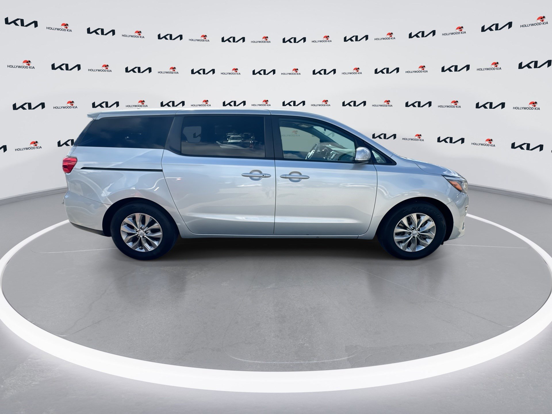 Used 2019 Kia Sedona LX image 9