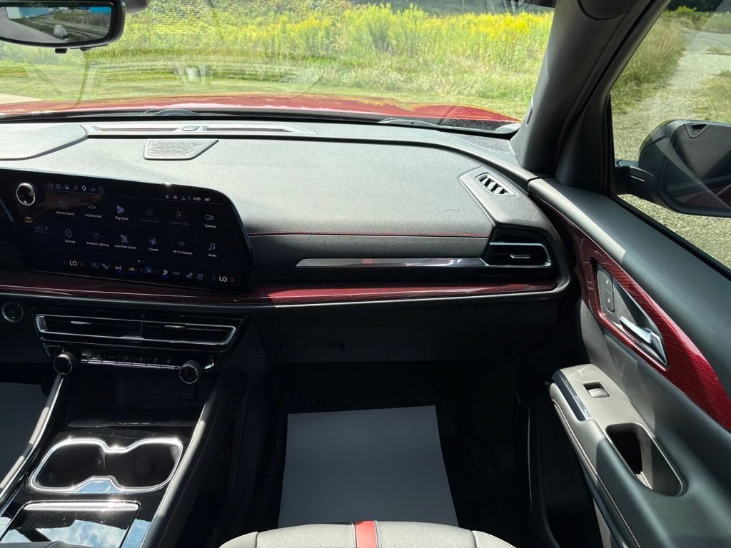 Used 2025 Chevrolet Traverse RS w/ LPO, Floor Liner Package FWD image 46