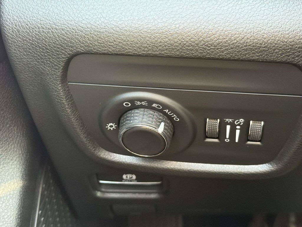 New 2027 Jeep Grand Cherokee Altitude AWD/4WD image 27